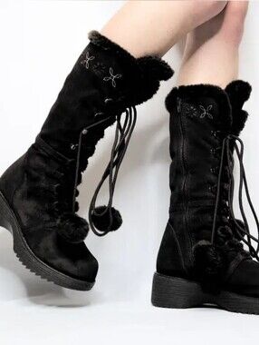 Y2K 🖤 pom-pom black vintage faux fur winter boots size 8